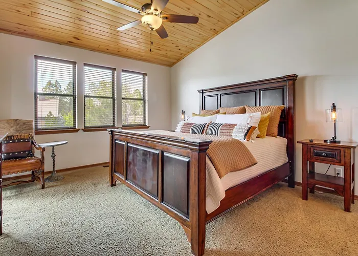 Ferienhaus Hike & Explore: Show Gem W/ Deck & Grill! *
