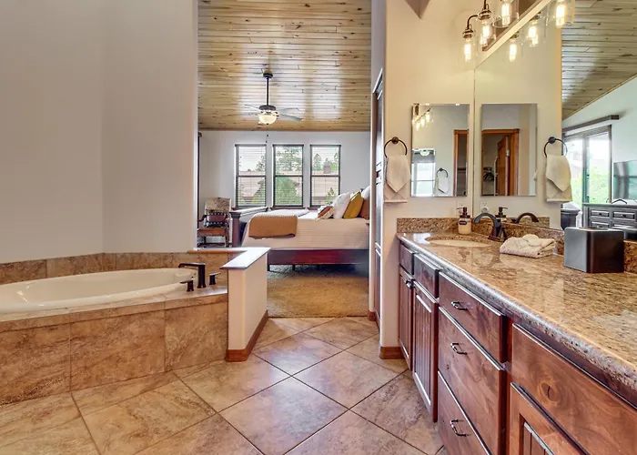 Ferienhaus Hike & Explore: Show Gem W/ Deck & Grill! *